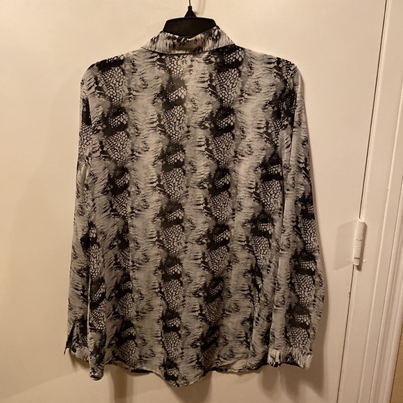 Cabi #988 Snakeskin Blouse, size medium - Picture 6 of 8